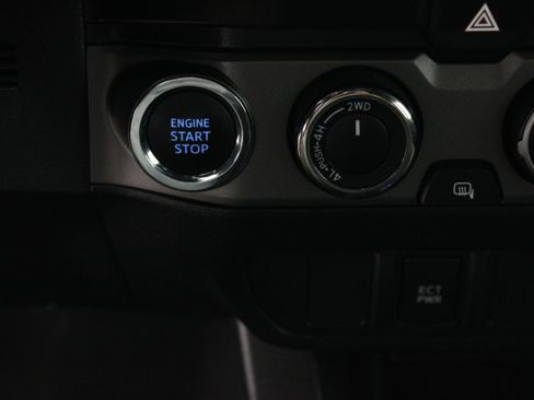 Used 2021 Toyota Tacoma TRD Off-Road AWD/4WD image 18