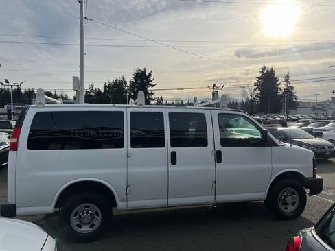 Used 2010 Chevrolet Express 3500 LS image 4