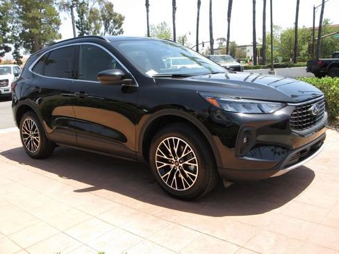 Certified 2025 Ford Escape SE FWD image 6