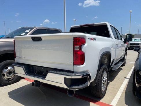 Used 2025 Chevrolet Silverado 2500 LT w/ Convenience Package AWD/4WD image 4