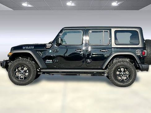 Used 2025 Jeep Wrangler Willys image 2