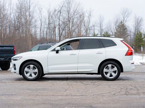 Used 2022 Volvo XC60 B5 Momentum image 8
