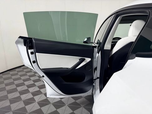 Used 2022 Tesla Model Y Performance AWD/4WD image 30