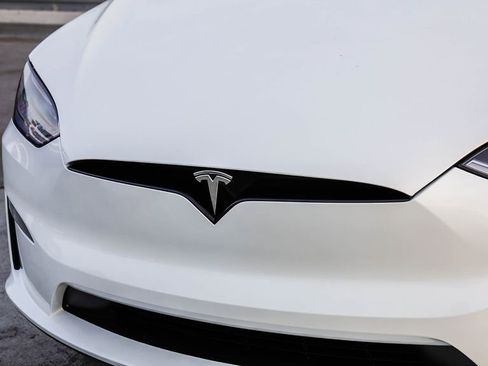 Used 2023 Tesla Model X Plaid image 6