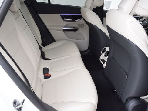 Used 2026 Mercedes-Benz GLC 300 4MATIC image 19