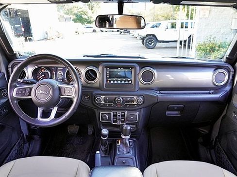 Used 2018 Jeep Wrangler Unlimited Sahara image 22