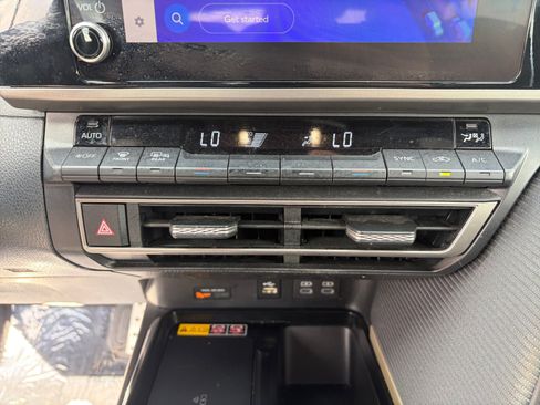 Used 2025 Toyota Camry SE FWD image 22