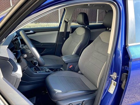 Certified 2022 Volkswagen Taos SE w/ Panoramic Sunroof Package image 24