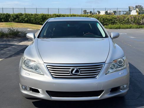 Used 2010 Lexus LS 460 RWD image 2