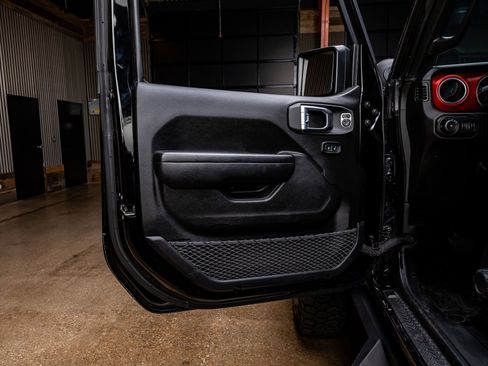 Used 2021 Jeep Wrangler Unlimited Rubicon image 37