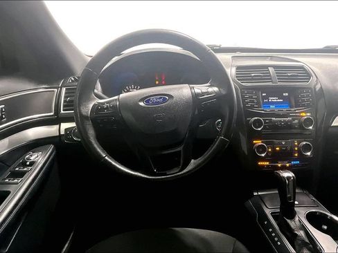 Used 2017 Ford Explorer XLT AWD/4WD image 6
