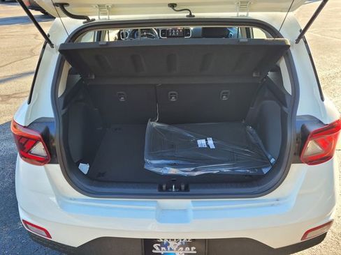 New 2025 Hyundai Venue SEL image 17
