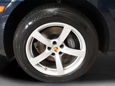 Used 2018 Porsche Macan image 37