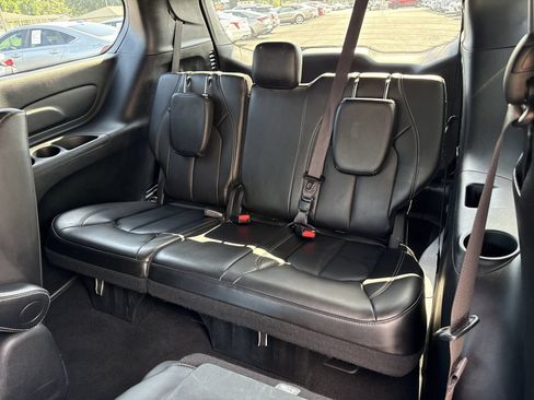 Used 2024 Chrysler Pacifica Limited FWD image 11