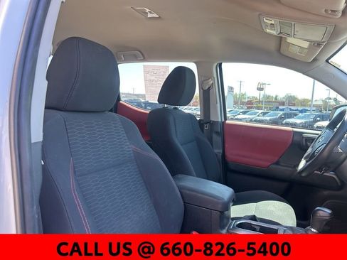 Certified 2018 Toyota Tacoma SR5 image 7