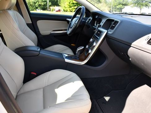 Used 2016 Volvo S60 T5 Inscription Platinum w/ Climate Package FWD image 32