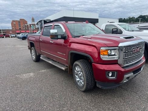 Used 2018 GMC Sierra 2500 Denali w/ Duramax Plus Package AWD/4WD image 6