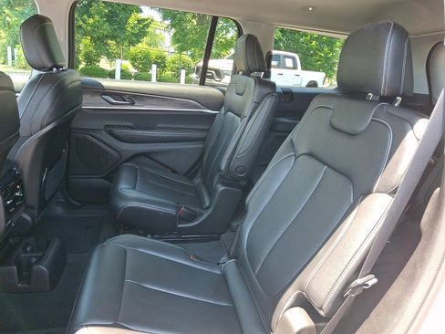 Used 2023 Jeep Grand Cherokee L Limited AWD/4WD image 20