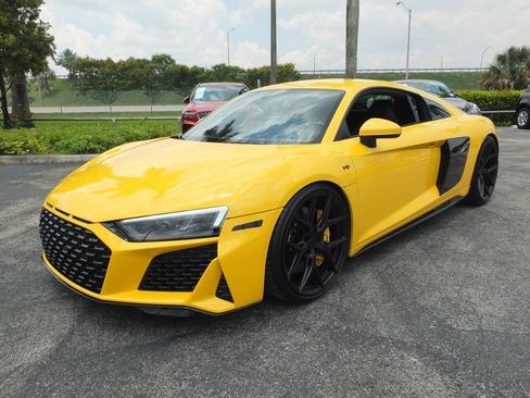 Used 2021 Audi R8 V10 w/ Premium Package RWD image 21