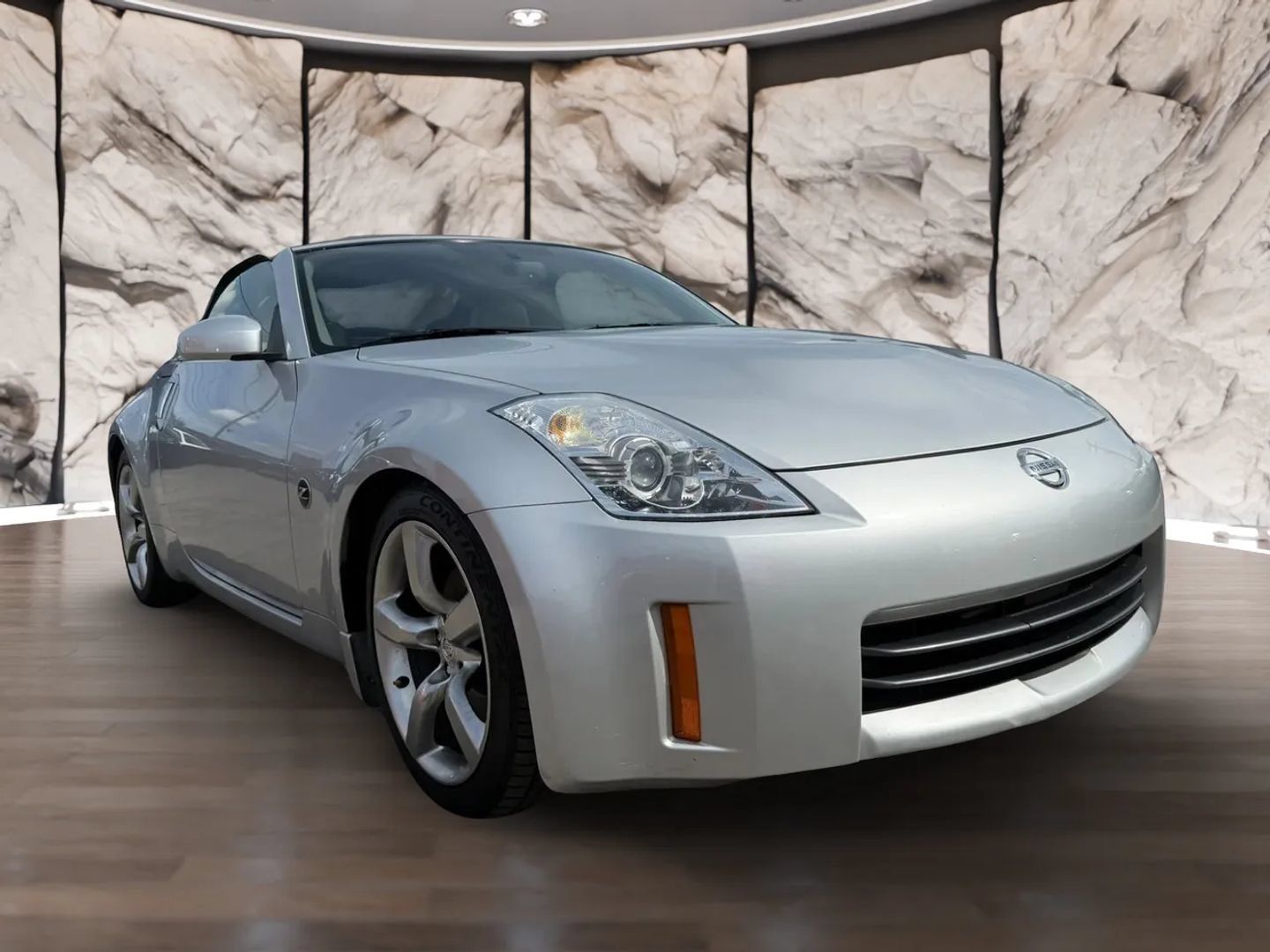 Used 2008 Nissan 350Z Touring RWD image 2