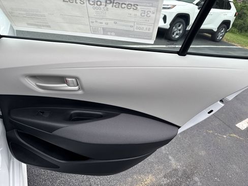 New 2025 Toyota Corolla LE image 30