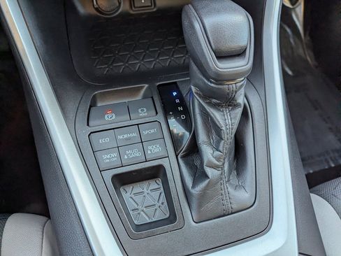 Used 2021 Toyota RAV4 XLE w/ Convenience Package image 21