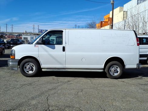 Used 2017 GMC Savana 2500 image 4