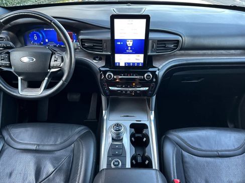 Certified 2023 Ford Explorer Platinum w/ Technology Package image 3