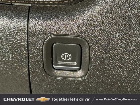 Used 2022 GMC Sierra 2500 AT4 image 32