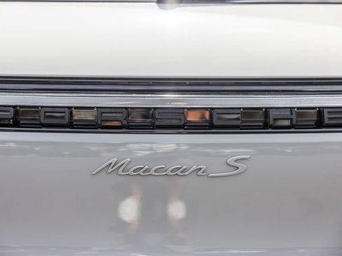 Certified 2026 Porsche Macan S AWD/4WD image 31