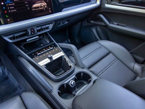 New 2026 Porsche Cayenne Coupe AWD/4WD image 42