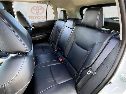 Certified 2024 Toyota Corolla Cross XLE image 25