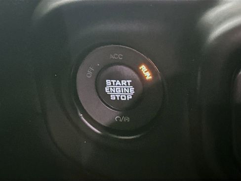 Used 2021 Jeep Wrangler Unlimited Sahara image 28