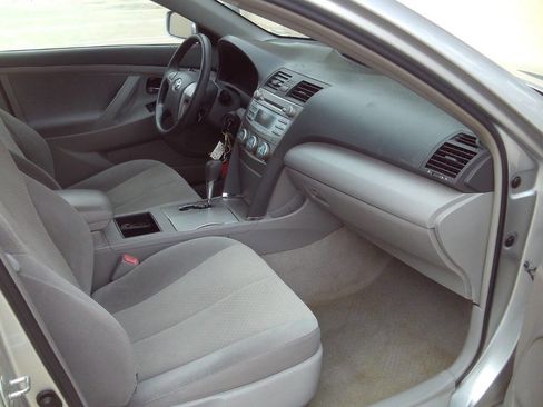 Used 2009 Toyota Camry LE image 22