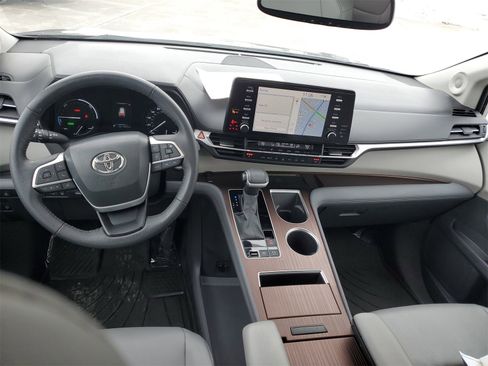 Certified 2023 Toyota Sienna XLE w/ XLE Plus Package image 10