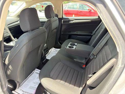 Used 2020 Ford Fusion SE FWD image 14