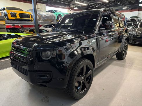 Used 2024 Land Rover Defender 110 X-Dynamic SE AWD/4WD image 9