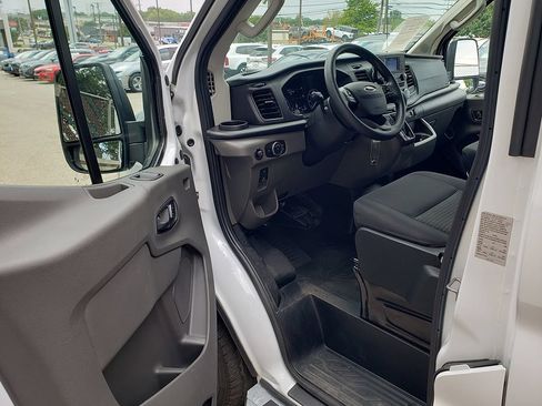 Used 2024 Ford Transit 250 Low Roof w/ Exterior Upgrade Package RWD image 9