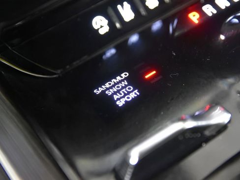 Used 2023 Jeep Wagoneer L Series II AWD/4WD image 33