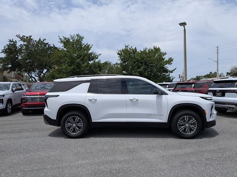 Certified 2025 Chevrolet Traverse LT FWD image 2
