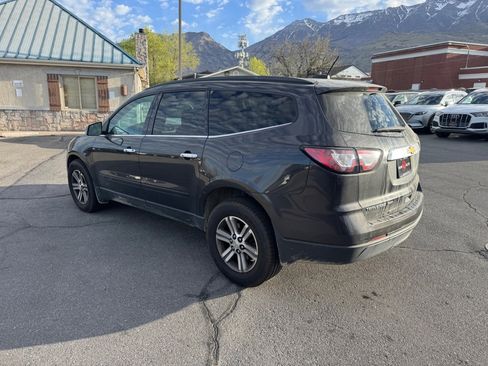 Used 2017 Chevrolet Traverse LT image 3
