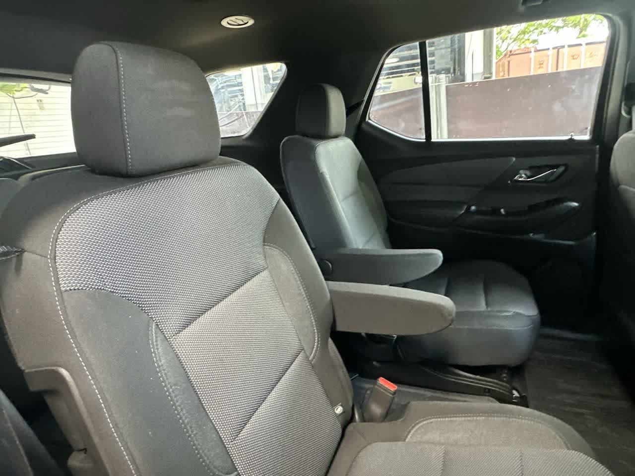 Used 2023 Chevrolet Traverse LT FWD image 26