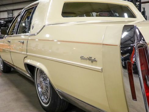 Used 1986 Cadillac Brougham Brougham image 30