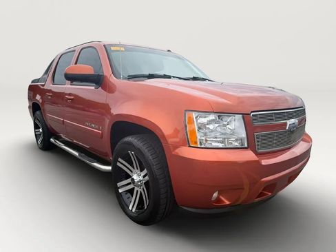 Used 2007 Chevrolet Avalanche LTZ w/ LTZ Preferred Equipment Group RWD image 2