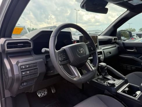 Used 2025 Toyota Tacoma TRD Sport AWD/4WD image 7
