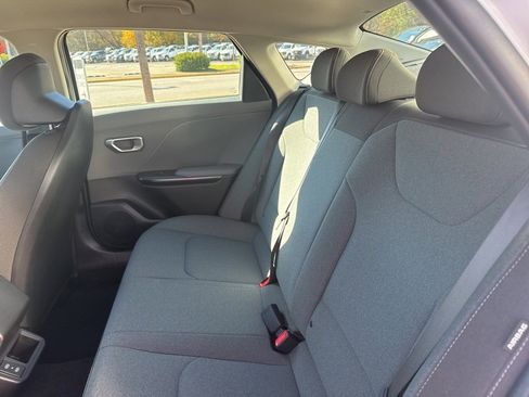 New 2025 Kia K4 LXS image 16