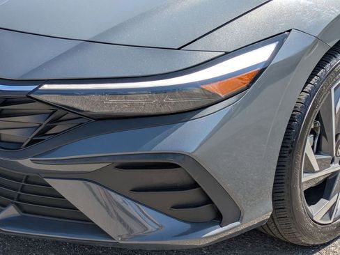 Certified 2025 Hyundai Elantra Sport FWD image 9