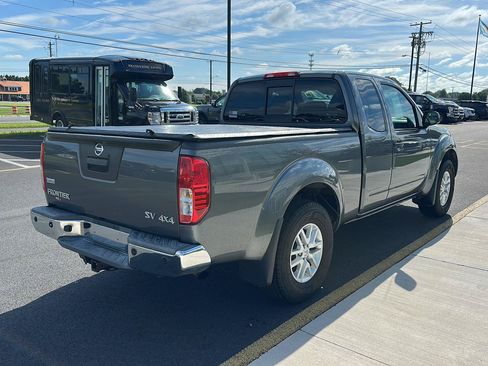Used 2017 Nissan Frontier SV w/ SV Value Truck Package AWD/4WD image 5