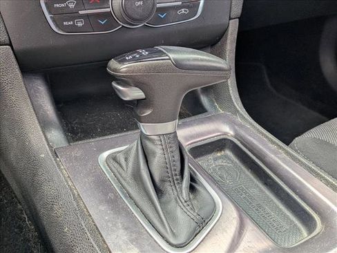 Used 2015 Dodge Charger SE w/ Sport Appearance Group image 13