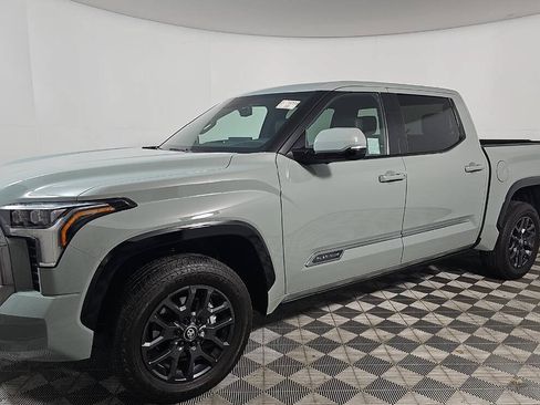 Used 2025 Toyota Tundra Platinum AWD/4WD image 5